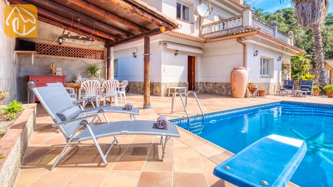 Ferienhäuser Costa Brava Spanien - Villa Valeria - Sonnenliegen