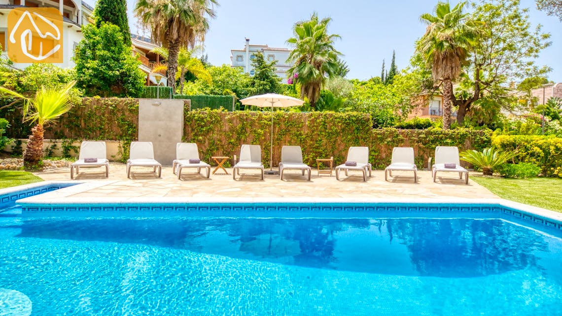 Holiday villas Costa Brava Spain - Villa Mar - Sunbeds