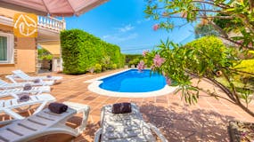Casa de vacaciones Costa Brava España - Villa Primavera - Tumbonas