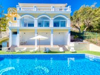 Holiday villas Costa Brava Spain - Villa Sunrise - Swimming pool