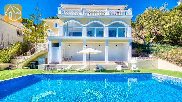 Holiday villas Costa Brava Spain - Villa Sunrise - Swimming pool