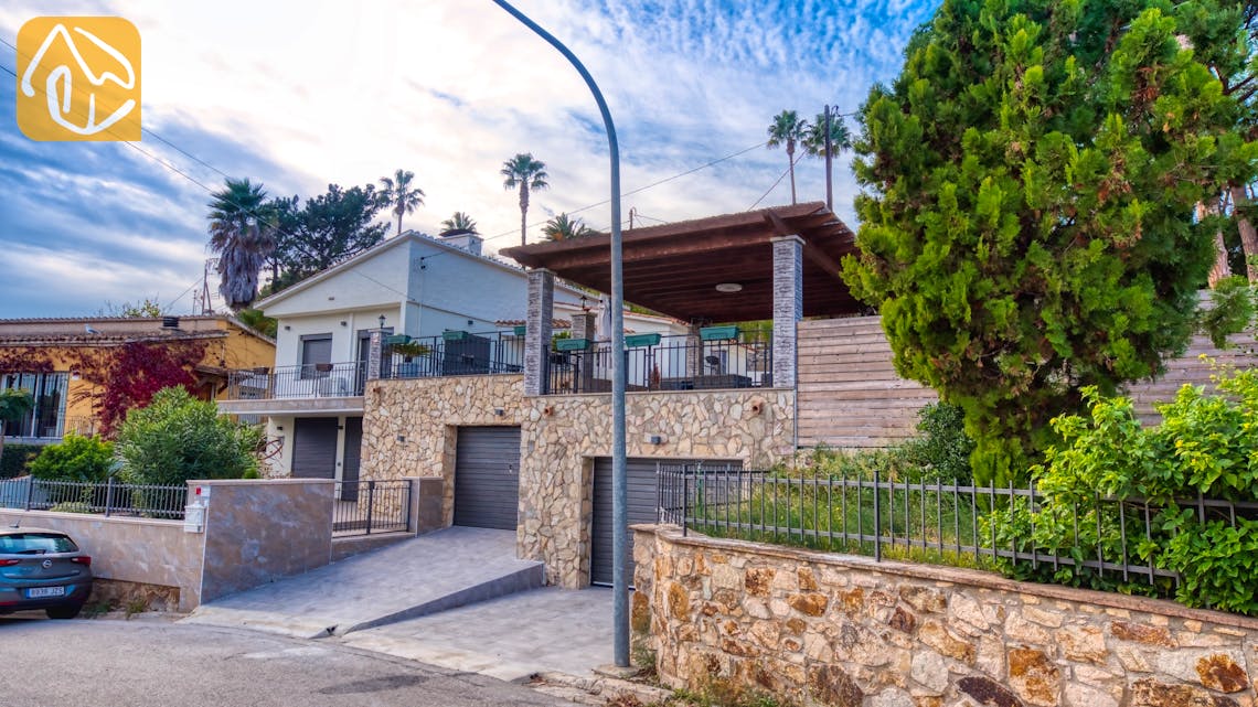 Ferienhäuser Costa Brava Spanien - Villa Davina - Street view arrival at property