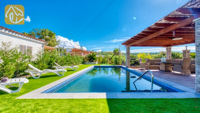 Holiday villas Costa Brava Spain - Villa Palmera - Swimming pool