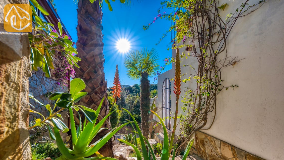 Holiday villas Costa Brava Spain - Casa AdoRa - Garden