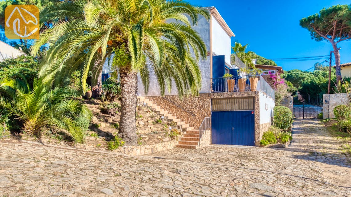 Holiday villas Costa Brava Spain - Casa AdoRa - Street view arrival at property