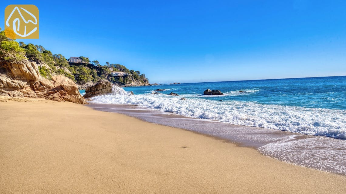 Holiday villas Costa Brava Spain - Casa AdoRa - Nearest beach