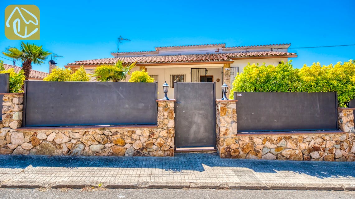 Casas de vacaciones Costa Brava España - Villa Montse - Street view arrival at property