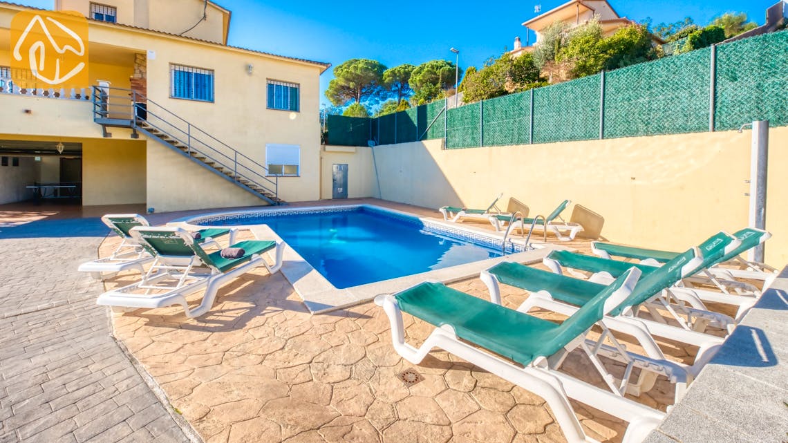 Ferienhäuser Costa Brava Spanien - Villa Holiday - Sonnenliegen