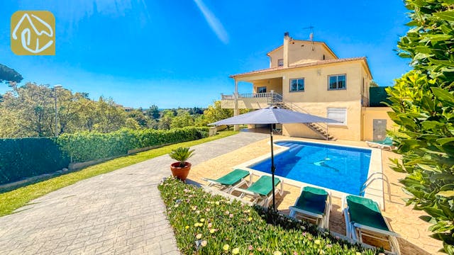 Holiday villas Costa Brava Spain - Villa Holiday - Villa outside