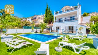 Ferienhäuser Costa Brava Spanien - Villa Maribel - Sonnenliegen