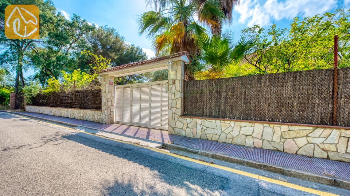 Holiday villas Costa Brava Spain - Villa Fenals Beach - Street view arrival at property