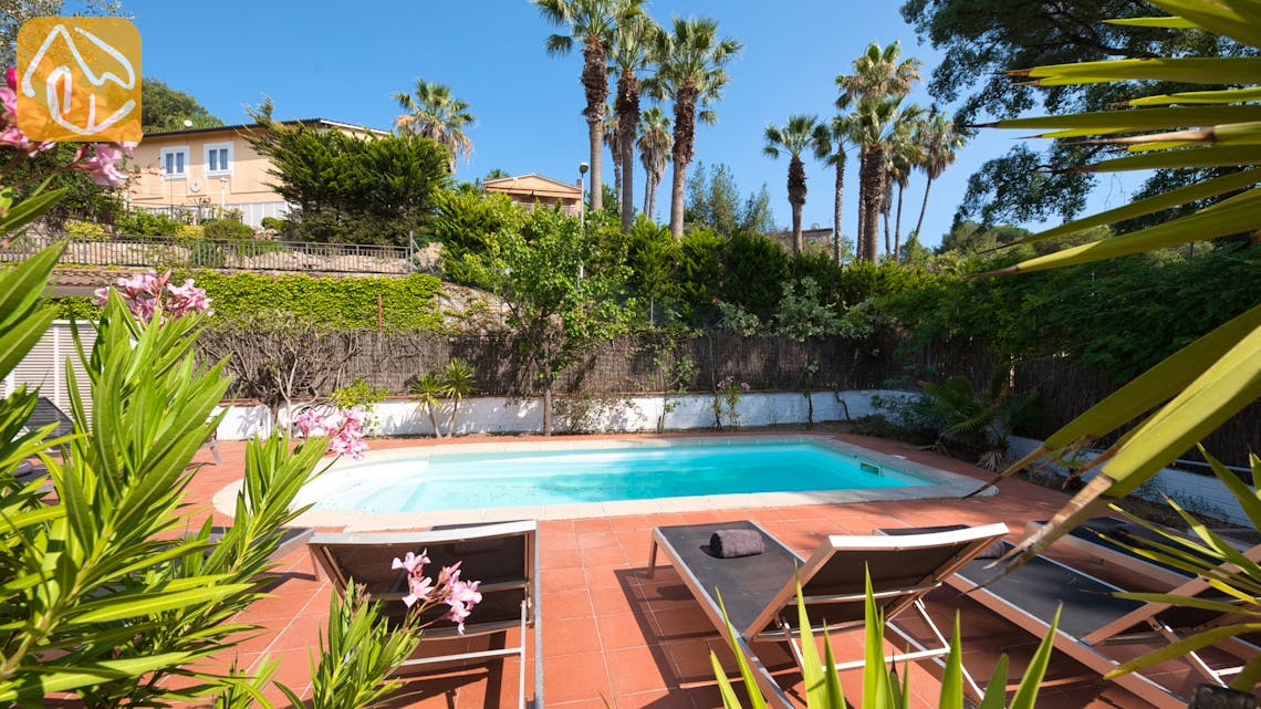 Holiday villas Costa Brava Spain - Villa Fenals Beach - Swimming pool