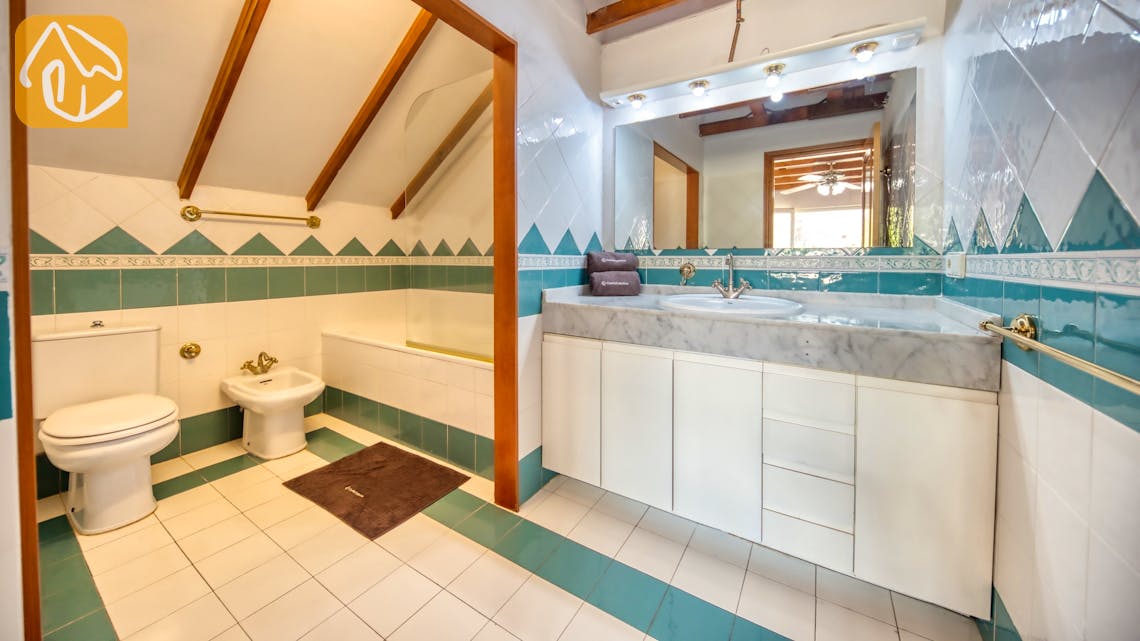 Holiday villas Costa Brava Spain - Villa Fenals Beach - Bathroom