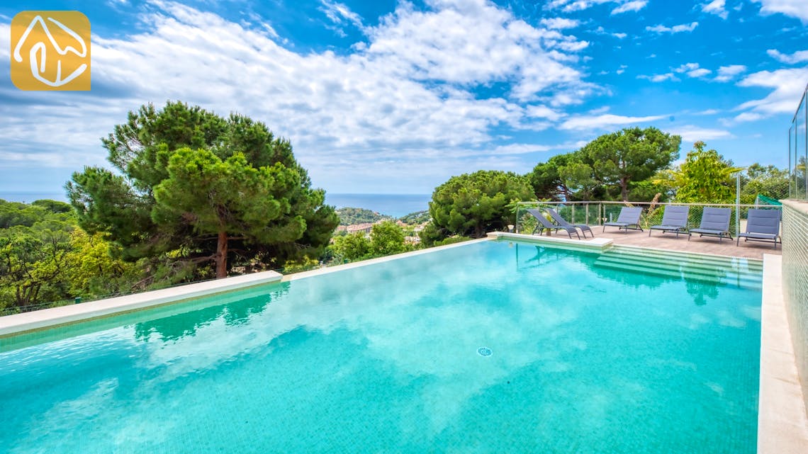 Holiday villas Costa Brava Spain - Villa BellaVista - Swimming pool