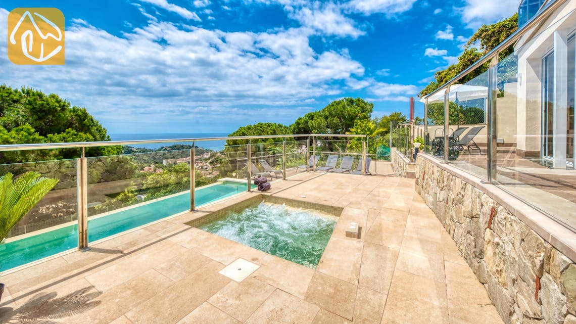 Holiday villas Costa Brava Spain - Villa BellaVista - Whirlpool