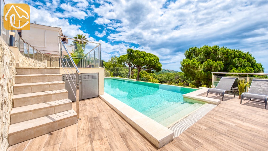 Holiday villas Costa Brava Spain - Villa BellaVista - Swimming pool