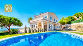 Holiday villas Costa Brava Spain - Villa Ibiza - Villa outside